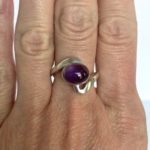 Sterling Silver 925 Oval Bezel Set Amethyst Cabochon Bypass Style Ring Sz 7.75 - Picture 1 of 16